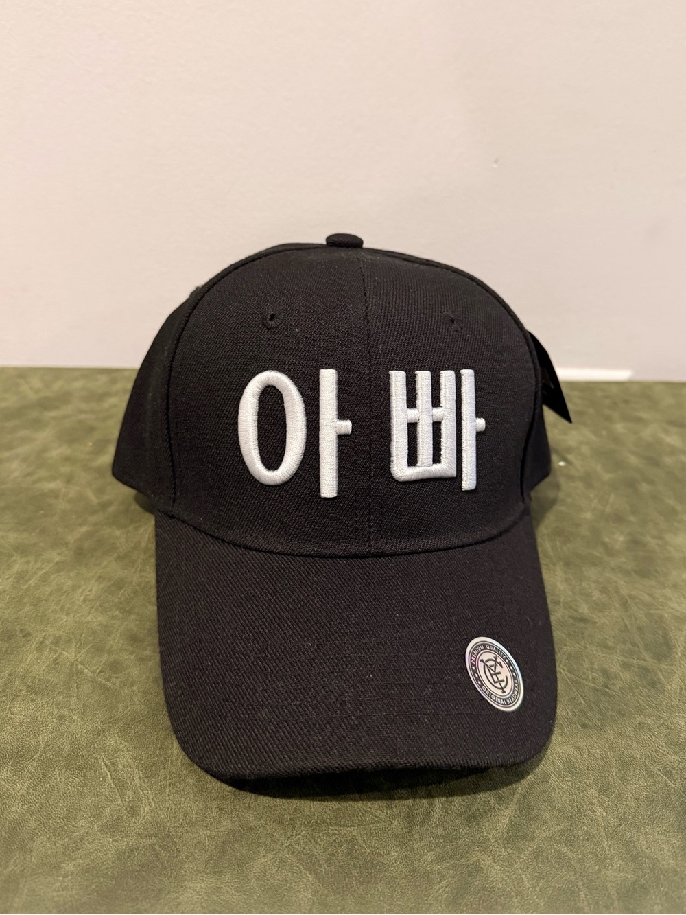 Father’ Day Gift! Black Baseball Cap w/White Embroidered Korean Characters “Dad”